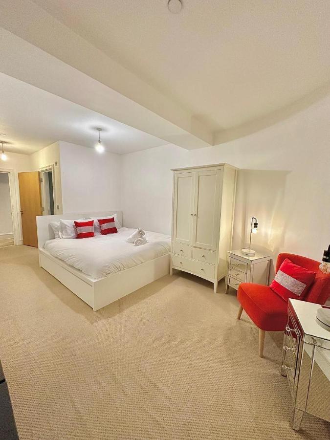 Large Flat In Tower Bridge F3 * London